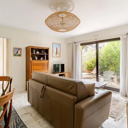 Apartment Cote Jardin - Terrasse, Calme Et Cosy *
