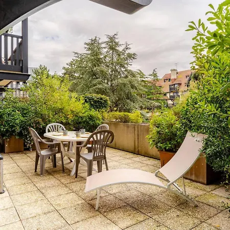 Cote Jardin - Terrasse, Calme Et Cosy Deauville