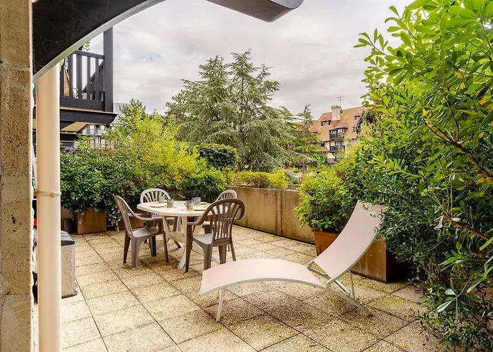 Cote Jardin - Terrasse, Calme Et Cosy 多维尔